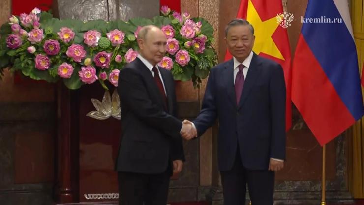 Rusya Devlet Başkanı Putin, Vietnam temaslarına başladı