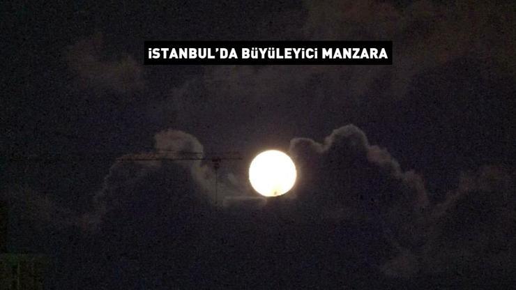 En uzun günün gecesinde gökyüzü mest etti İstanbulda büyüleyici manzara