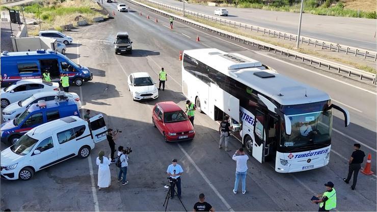 Araçlar tek tek duduruldu 43 ilin geçiş güzergahında narkotik denetimi