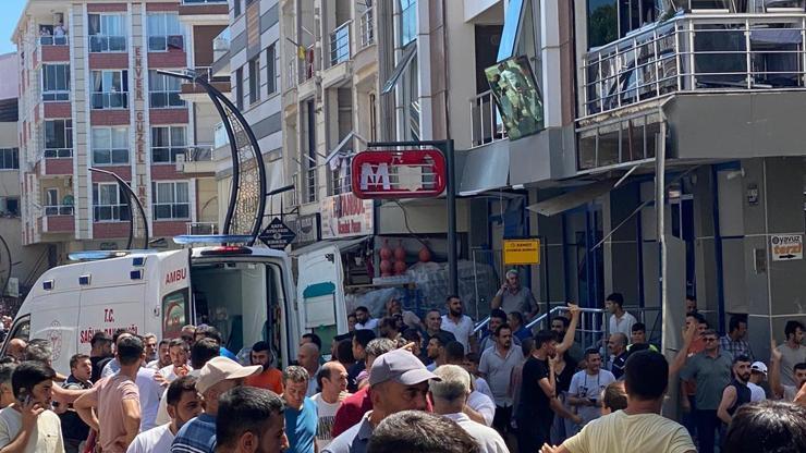 SON DAKİKA: İzmirde binada patlama 5 kişi hayatını kaybetti, yaralılar var...
