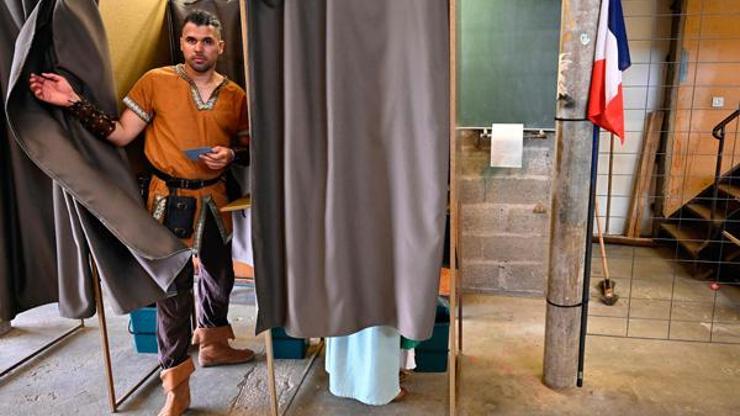 Fransada tarihi seçim İlk turda katılım dikkat çekti