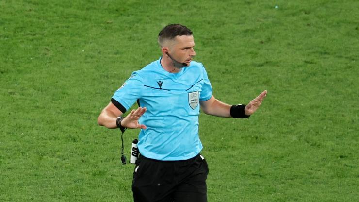 Türkiye - İspanya maçına İngiliz hakem!