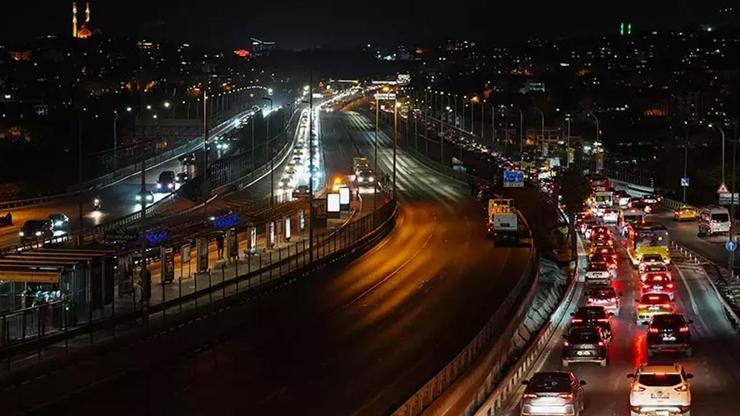 Dikkat Haliç Köprüsünün Kadıköy istikameti trafiğe kapatıldı