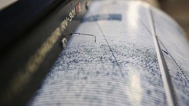 Endonezyada 5,4 büyüklüğünde deprem