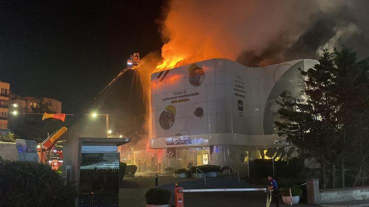 Beşiktaş’ta bulunan bir bankada yangın çıktı