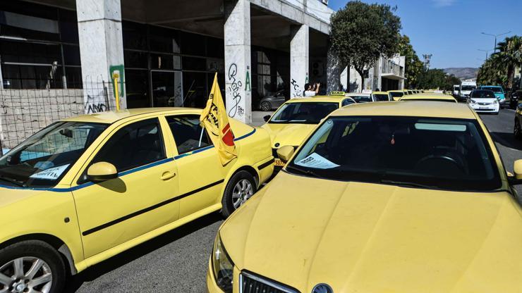 Atinada taksiciler 24 saatlik grev başlattı