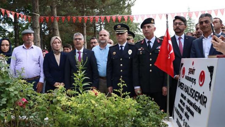 15 Temmuz kahramanı Ömer Halisdemir kabri başında anıldı