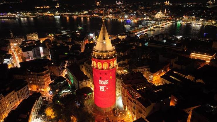 15 Temmuz Demokrasi ve Milli Birlik Günü İstanbulda tarihi mekanlar ışıklandırıldı