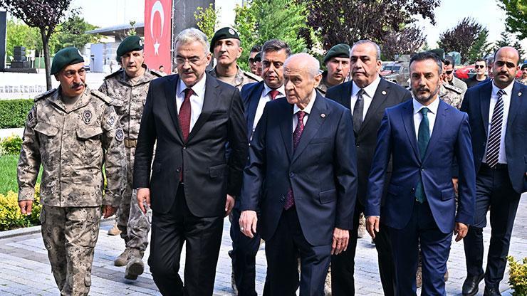 HABER... MHP Lideri Devlet Bahçeli Özel Harekat Başkanlığını ziyaret etti