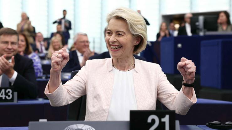 Ursula von der Leyen 401 evet ile yeniden AB Komisyonu Başkanı seçildi
