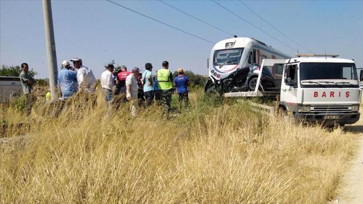 HABER | İzmir TCDD tren kazası son durum ne Hemzemin geçitte kaza 3 can aldı