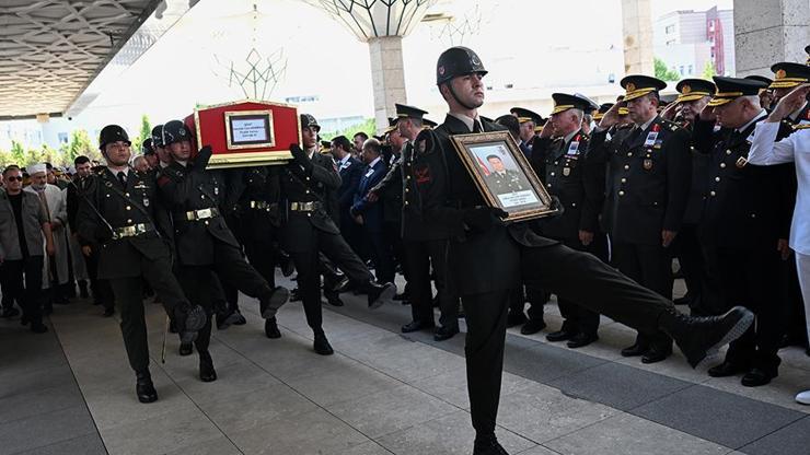 Pençe Kilit operasyonunda şehit düşen Yarbay Demirkan son yolculuğuna uğurlandı