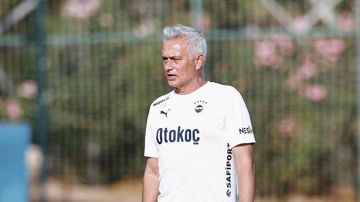 Son Dakika Haberi | Fenerbahçenin UEFA kadrosu açıklandı Jose Mourinhodan 9 isme şok...