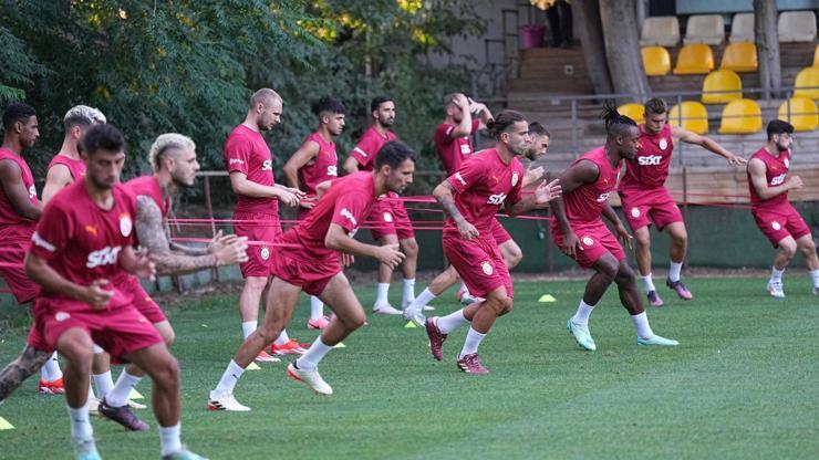 Galatasarayın ikinci kampı başlıyor 4 isim kadroda yer almadı...