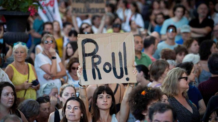 İspanya’da aşırı turizm protestoları sürüyor… Bu pankartlarla sokağa döküldüler: “Yeter”