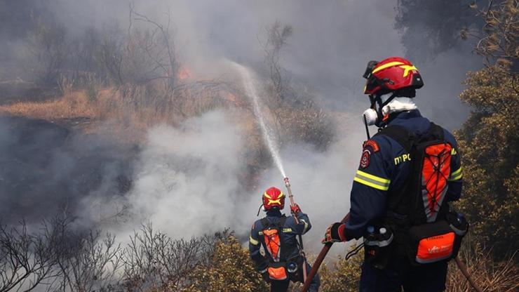 Komşuda orman yangınları krizi: Bir köy tahliye edildi