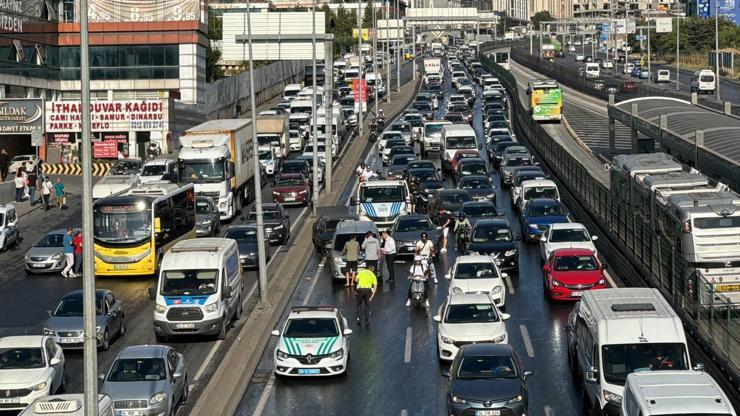 Son dakika... İstanbul trafiğini kilitleyen zincirleme kaza Çok sayıda yaralı var | Video Haber