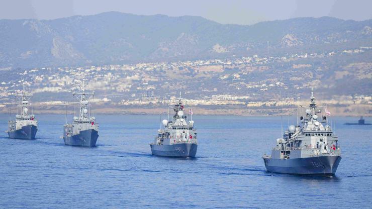 Yunanistan basınında manşet: 5 Türk savaş gemisi bölgede