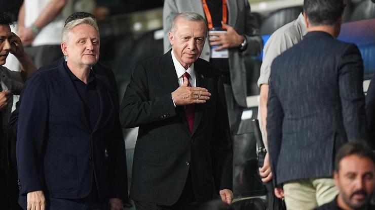 Cumhurbaşkanı Erdoğan Başakşehir-La Fiorita maçını takip etti
