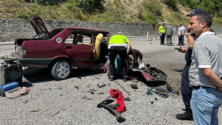 Bartında feci kaza Otomobil bu hale geldi: 6 yaralı