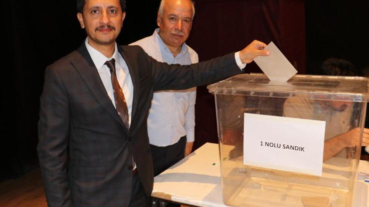 Kilis Kent Konseyi Başkanlığına Osman Eray, seçildi Kilis Kent Konseyi Başkanlığına Osman Eray, seçildi