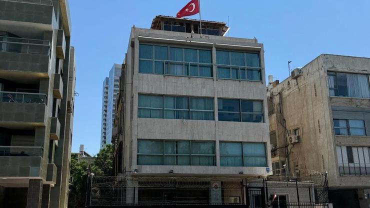 Türkiyenin Tel Aviv Büyükelçiliği ve Kudüs Başkonsolosluğunda bayraklar yarıya indirildi