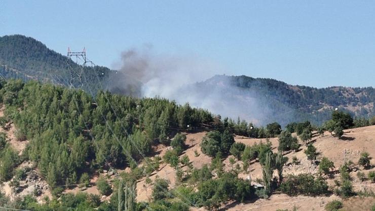 Adanada yangına müdahale için barajdan su alan helikopter düştü: 5 mürettebatın durumu iyi