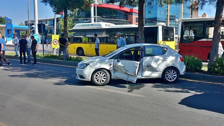 Hatalı dönüş kazası: Araç bu hale geldi