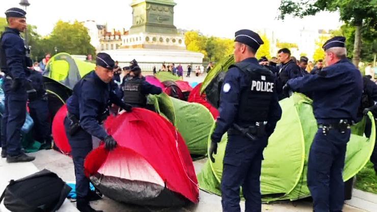 VİDEO HABER | Olimpiyatların unutulanları… Paris polisi evsiz kampını daha boşalttı