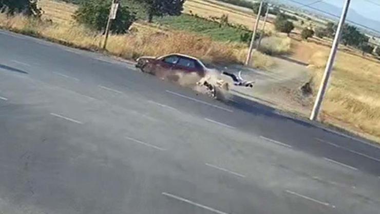 Otomobil ile motosiklet çarpıştı: 4 yaralı Otomobil ile motosiklet çarpıştı: 4 yaralı