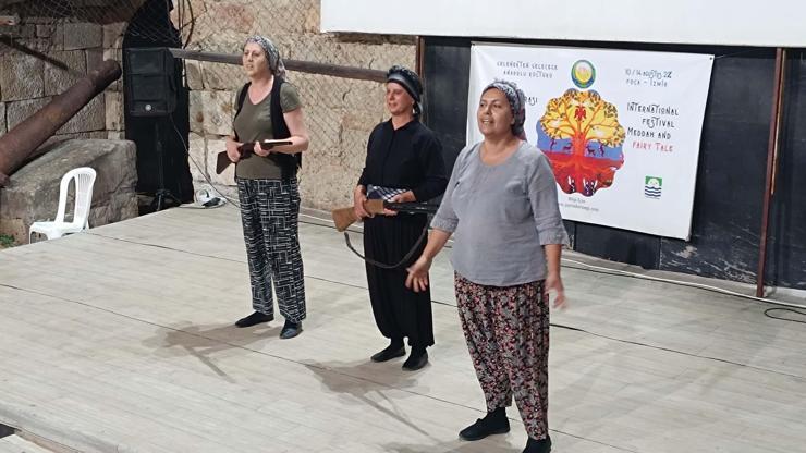 Foça 3. Uluslararası meddah ve masal festivali başladı Foça 3. Uluslararası meddah ve masal festivali başladı