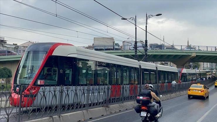 BİR BİNADA YIKILMA TEHLİKESİ || Soğanlı-Bağcılar arasındaki tramvay seferleri durduruldu