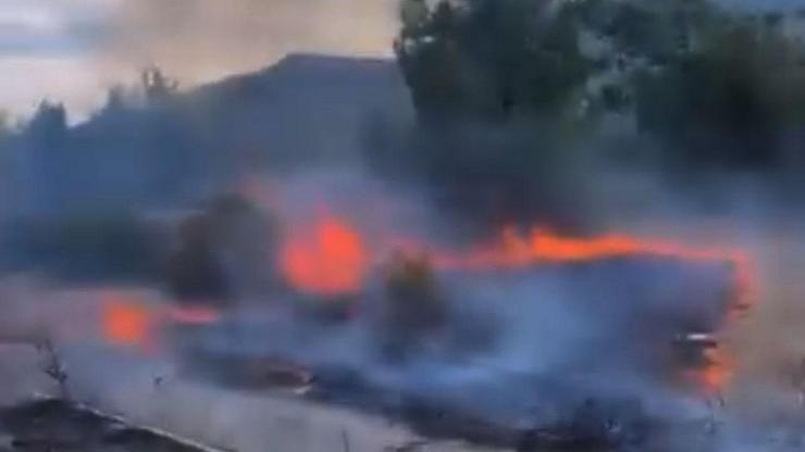 Sivas'ta anız yangınında dumandan etkilenen 5 itfaiye eri, taburcu edildi Sivas'ta anız yangınında dumandan etkilenen 5 itfaiye eri, taburcu edildi