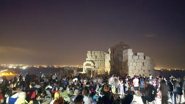 Zerzevan Kalesi'nde 'Perseid Meteor Yağmuru Gözlem'ini 6 bin kişi izledi Zerzevan Kalesi'nde 'Perseid Meteor Yağmuru Gözlem'ini 6 bin kişi izledi