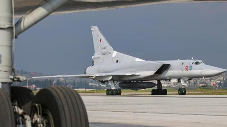 Sibirya’da Rusya’ya ait bombardıman uçağı düştü