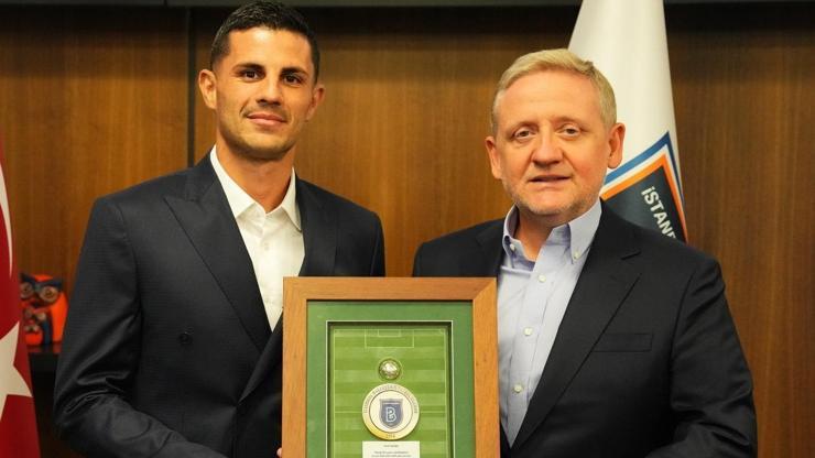 Başakşehirden eski futbolcusu Aleksice plaket