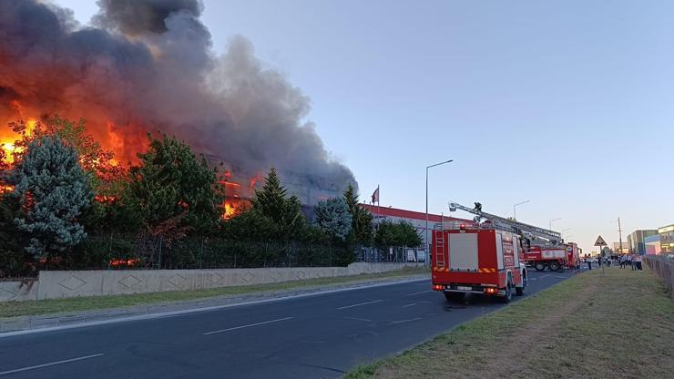 Tekirdağda fabrikada yangın Ekipler müdahale ediyor