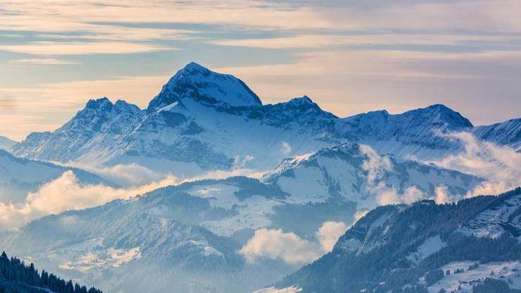 Mont Blanca tırmanan iki dağcı yüzlerce metreden düşerek öldü