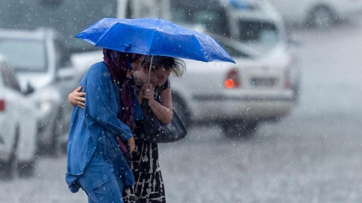 SON DAKİKA || Meteoroloji uyarmıştı İstanbulda beklenen yağış başladı