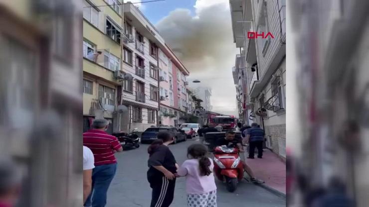 VİDEO | Beyoğlunda 5 katlı binanın çatısında yangın