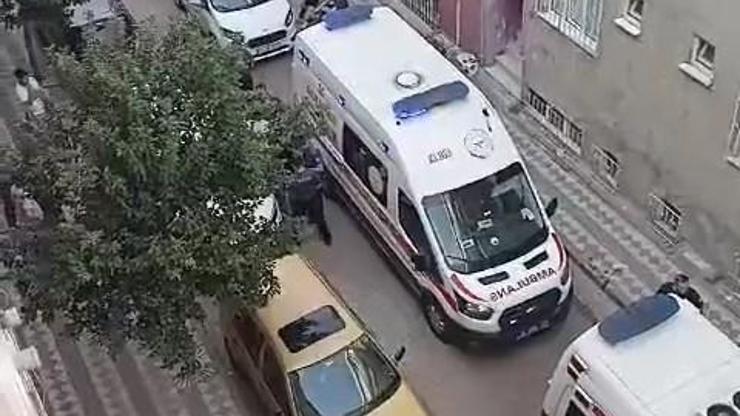 Sultangazi'de nakliyecilerle müşteri arasındaki sopalı, keserli kavga kamerada: 5 yaralı