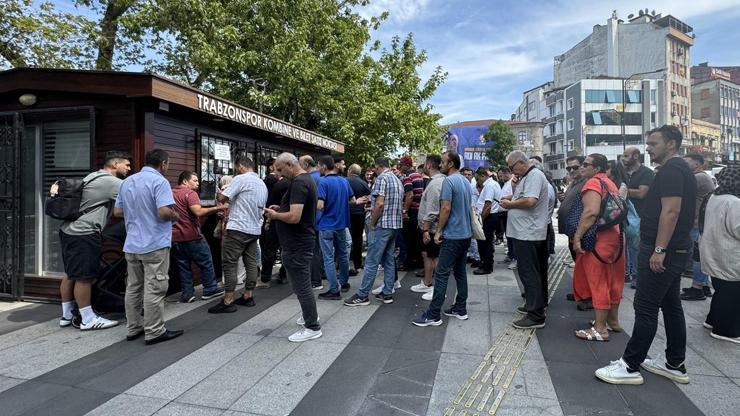 Trabzonspor, Beşiktaş maçı biletlerini satışa sundu Gişe önü kuyruk...