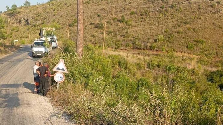 Adana'da kamyona çarpmamak için manevra yapan öğrenci servisi devrildi: 9 yaralı