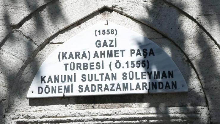 İstanbul- 453 yıllık türbenin kurşun kaplamaları döküldü, çeşmesi musluksuz kaldı İstanbul- 453 yıllık türbenin kurşun kaplamaları döküldü, çeşmesi musluksuz kaldı