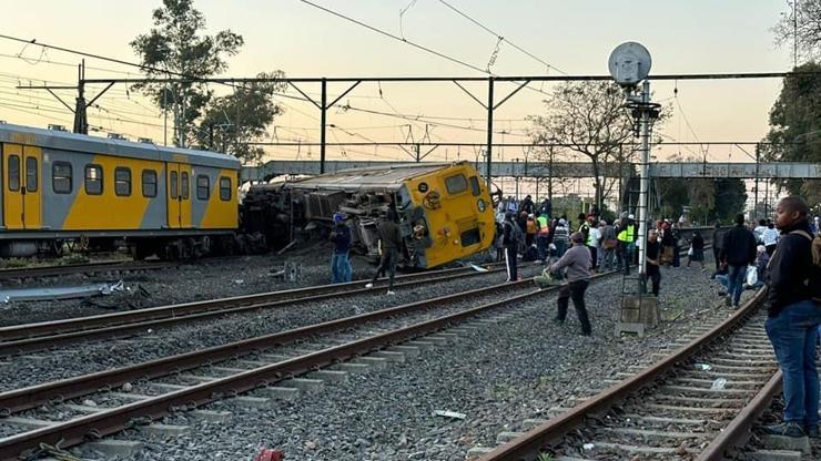 Güney Afrika’da tren raydan çıktı: 25 yaralı