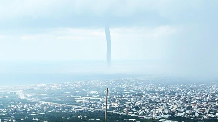 Hatay’da hortum paniği kamerada