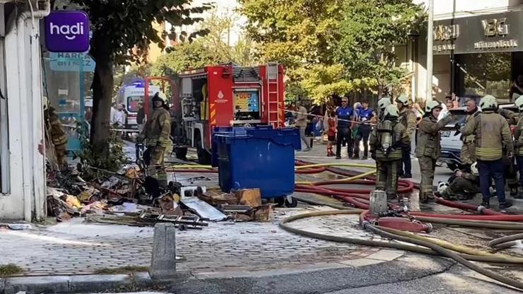 İstanbul - Gaziosmanpaşa’da zincir marketin deposu küle döndü