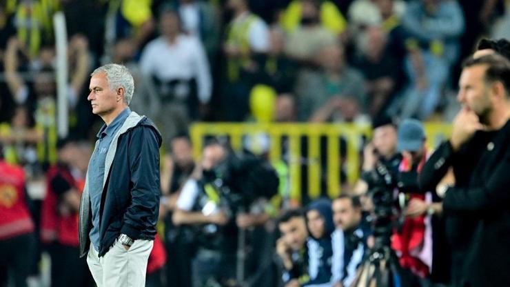 Jose Mourinho, ilk derbisini kaybetti