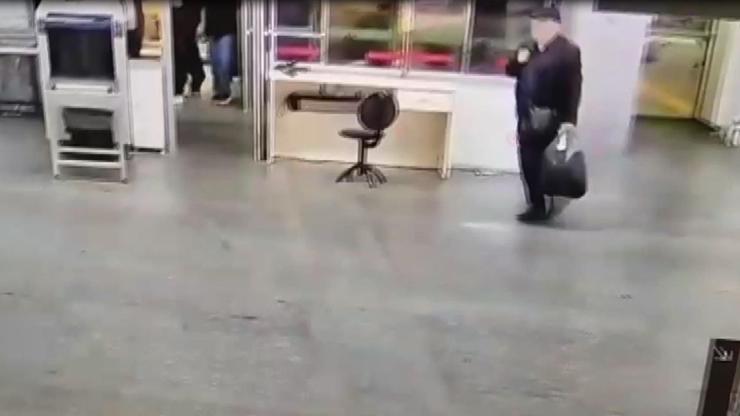 Arkadaşını çekiçle öldürüp eğlence mekanına gitti Arkadaşını çekiçle öldürüp eğlence mekanına gitti