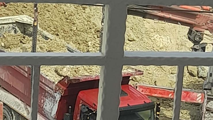 Tamir etmeye çalıştığı kamyon damperinin altında kalıp, öldü Tamir etmeye çalıştığı kamyon damperinin altında kalıp, öldü